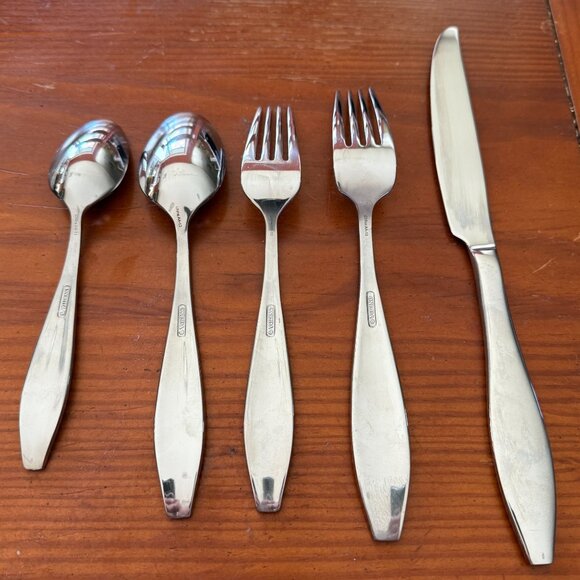 Oneida Comet Stainless Flatware Set 5 Pieces - Picture 2 of 2